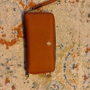 TORY BURCH Robinson Zip Continental Wallet
